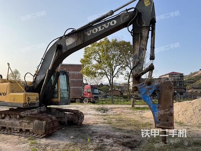 沃尔沃EC210B挖掘机