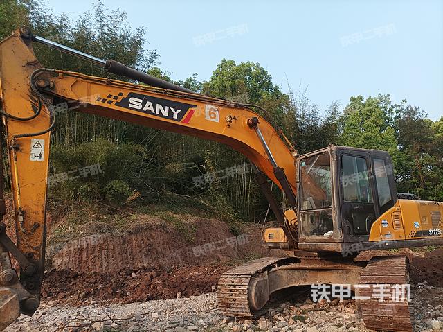 三一重工SY215C挖掘机