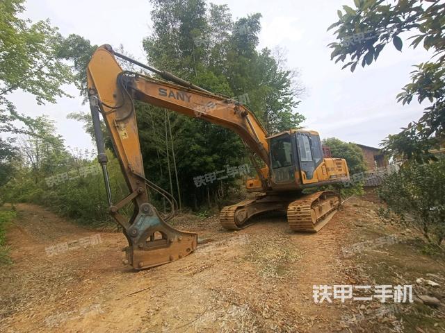 三一重工SY215C挖掘機(jī)