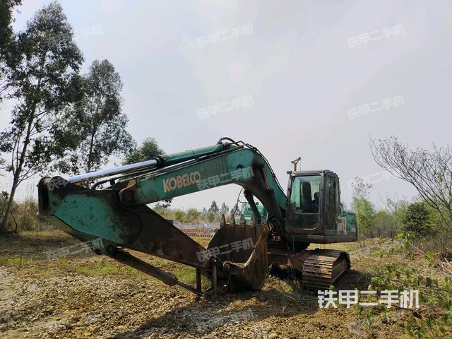 神钢SK260LC-8挖掘机