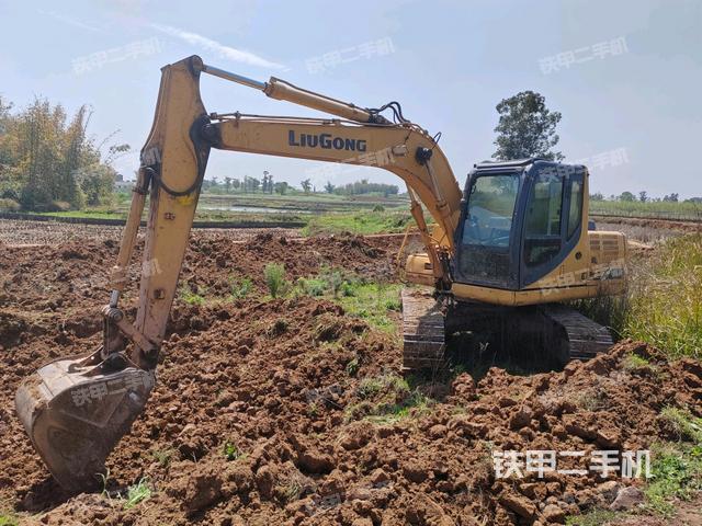 柳工CLG915D挖掘机