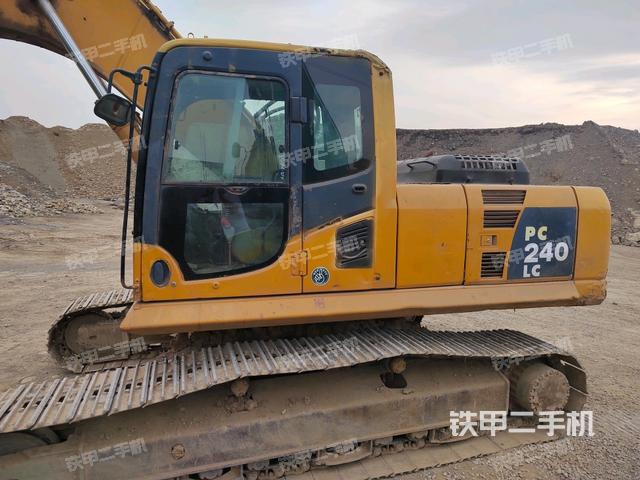小松PC240LC-8挖掘机