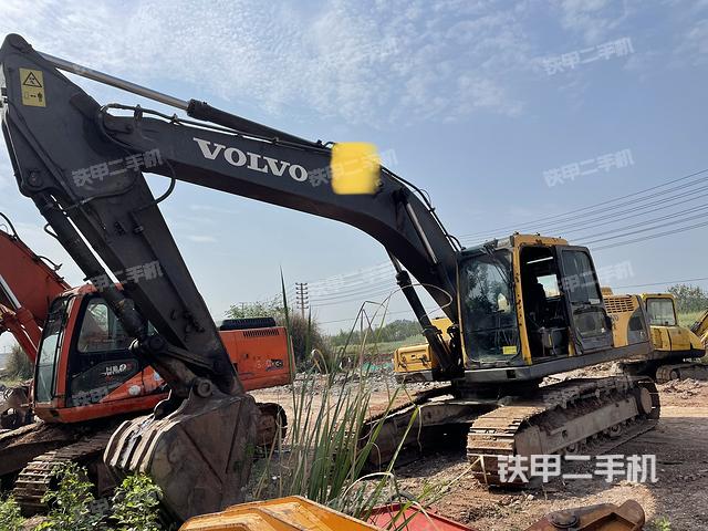 沃尔沃EC240BLC挖掘机