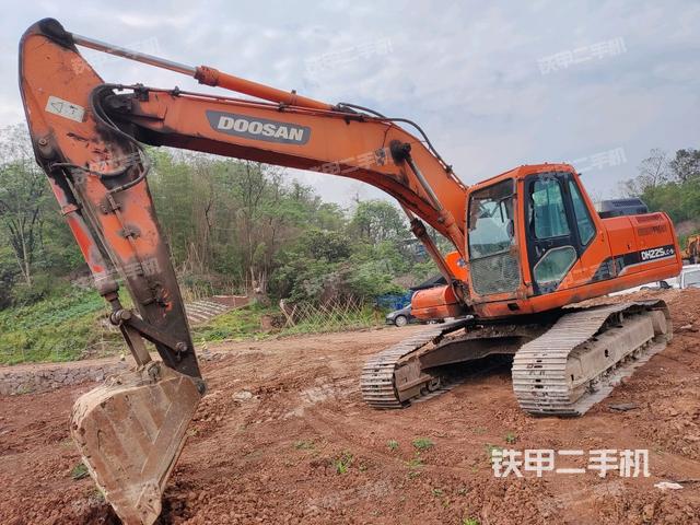 斗山DH225LC-9挖掘机