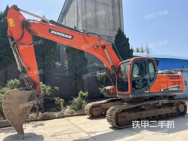 斗山DX230LC-9C挖掘机
