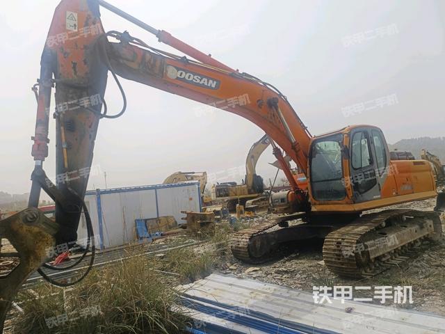 斗山DX260LC挖掘机