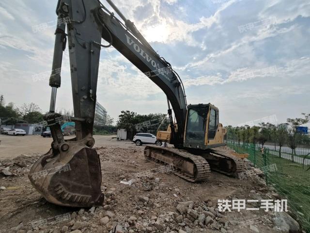 沃尔沃EC210B挖掘机