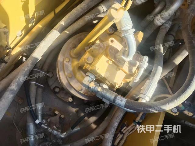 回转马达和主控阀（整机外观）