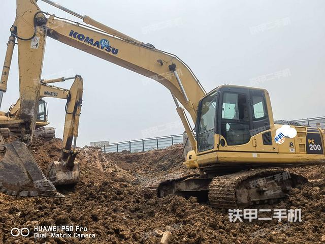 小松PC200-8挖掘机