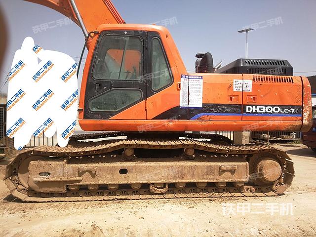 斗山DH300LC-7挖掘机