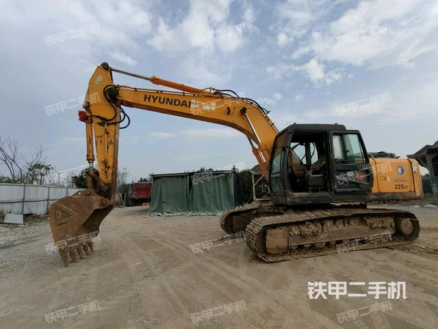 现代R225LC-7挖掘机