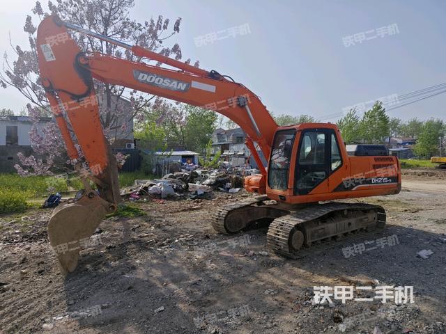 斗山DH215-9挖掘机
