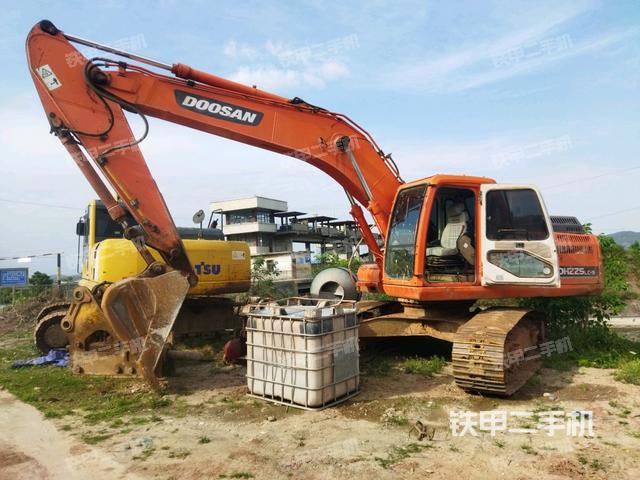 斗山DH220LC-9E挖掘机