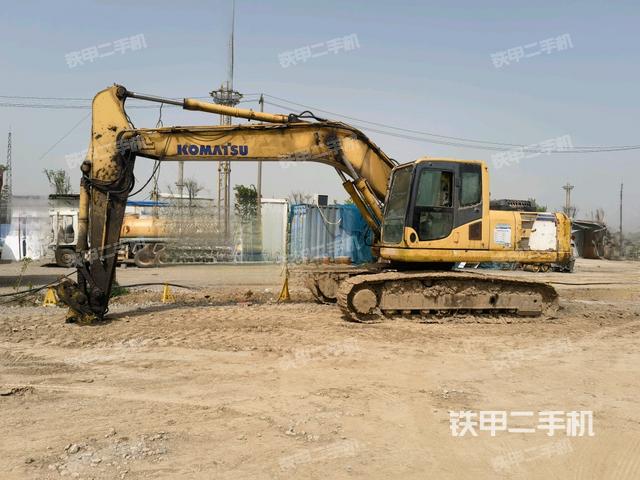 小松PC220-8挖掘机