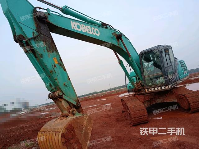 神钢SK200-10挖掘机