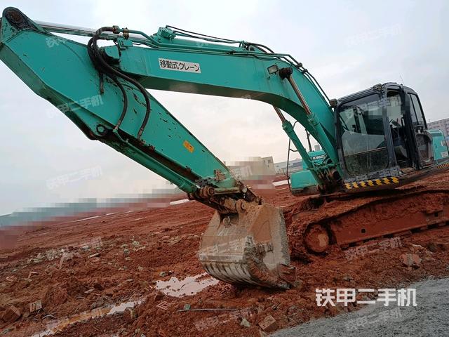 神钢SK200-8挖掘机