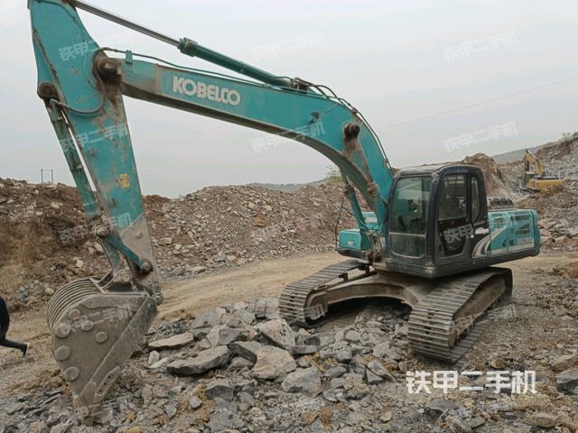 神钢SK260LC-8挖掘机