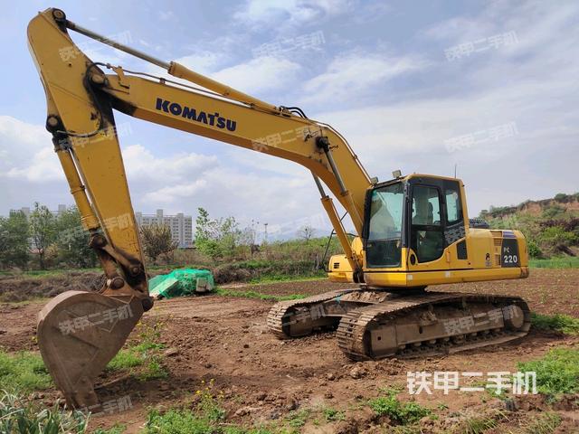 小松PC220-8挖掘机