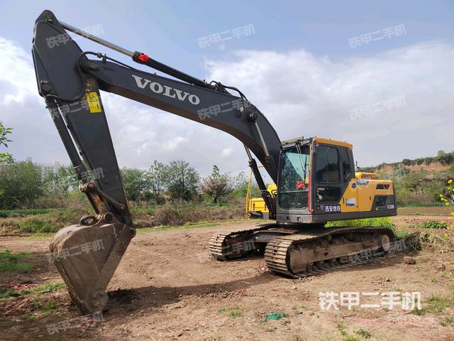 沃尔沃EC220D挖掘机