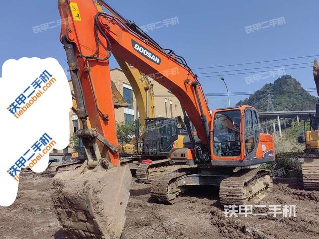 斗山DX215-9C挖掘机