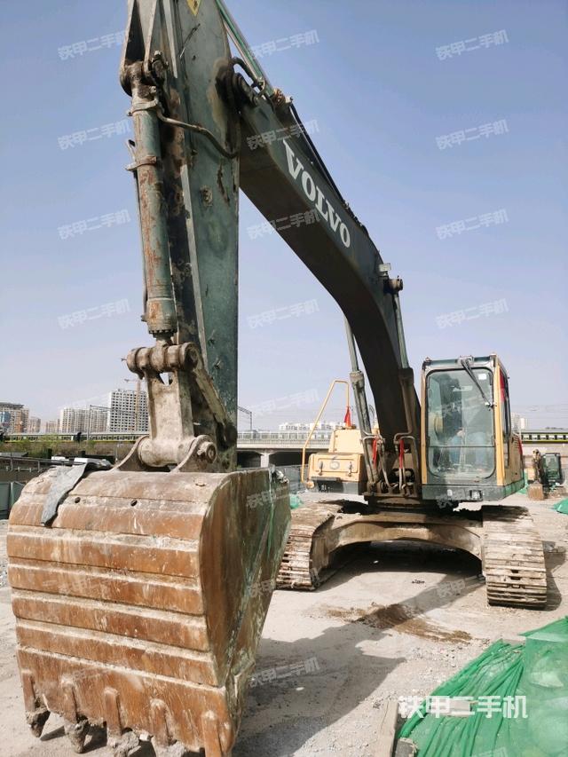 沃尔沃EC240BLC挖掘机