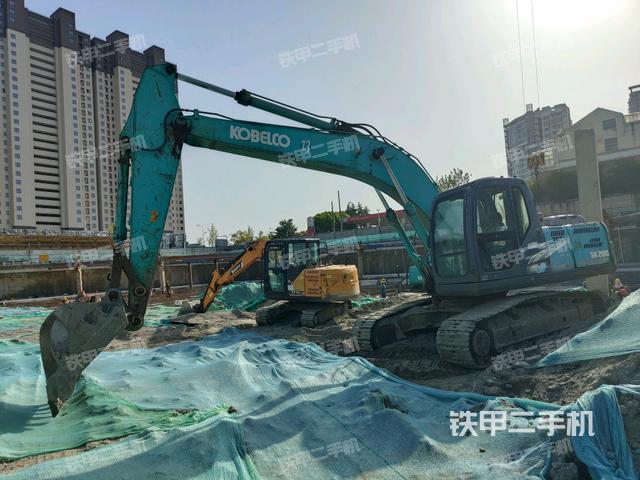神钢SK200-8挖掘机