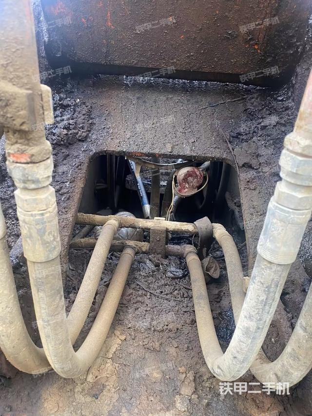 转盘和下车架正前（工作和回转装置）