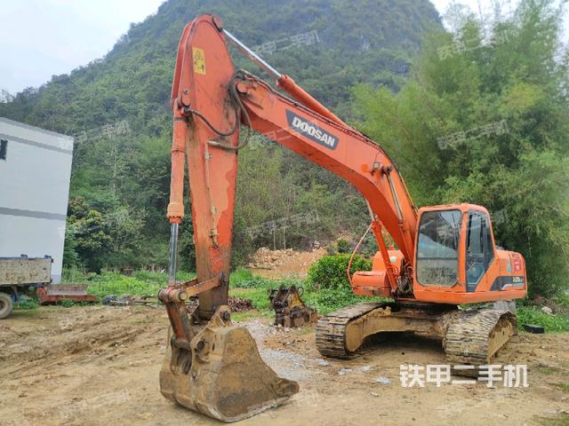 斗山DH220LC-7挖掘机
