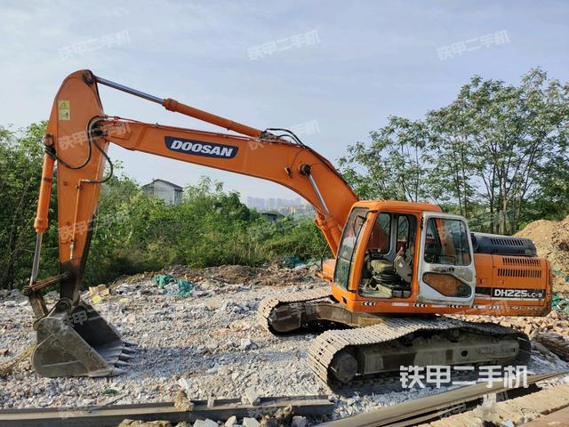 斗山DH225LC-9挖掘机