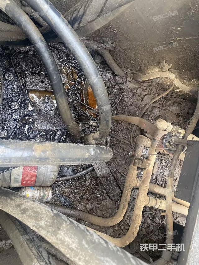 中央回转接头特写（上车部件）