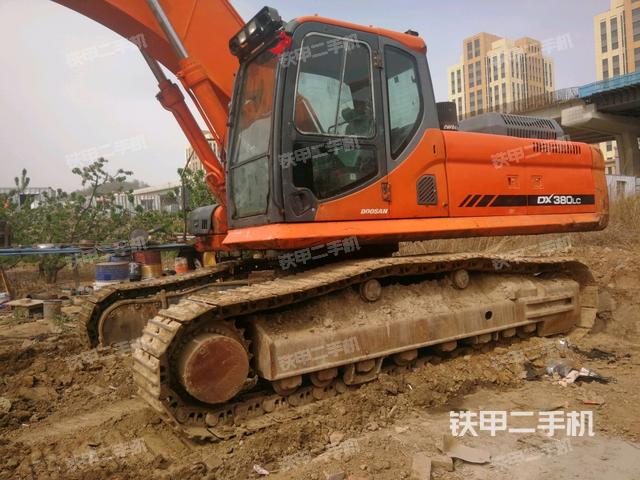斗山DX380LC挖掘机