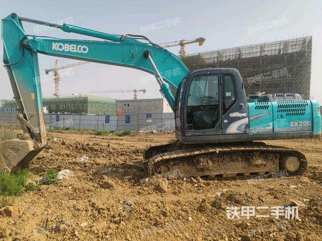 神钢SK200-8挖掘机