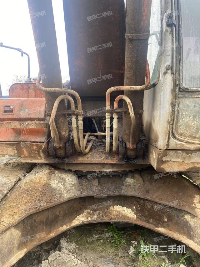 大臂油缸整体 竖拍（工作和回转装置）