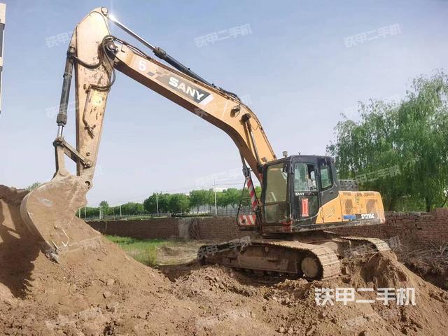 三一重工SY215C挖掘机