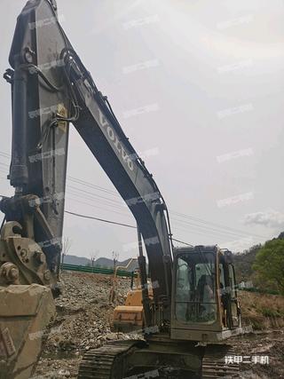 陕西-汉中市二手沃尔沃EC200 D挖掘机实拍照片