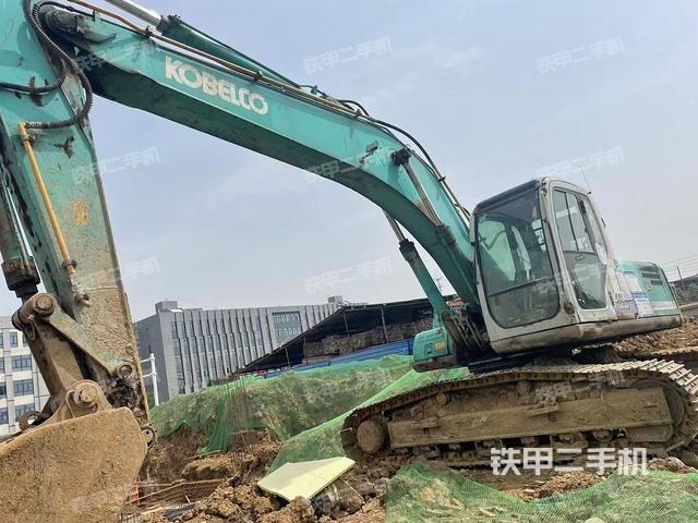 神钢SK200-6E挖掘机