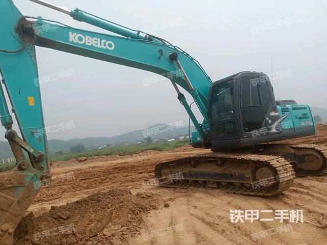 神钢SK200-8挖掘机