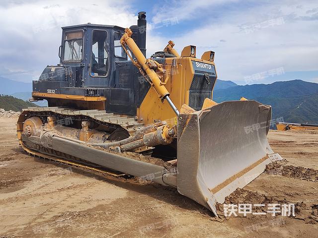 山推SD32标准型推土机