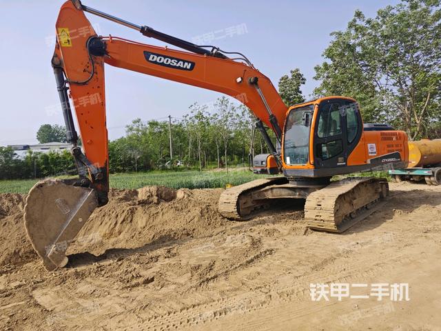 斗山DX220LC-9C挖掘机