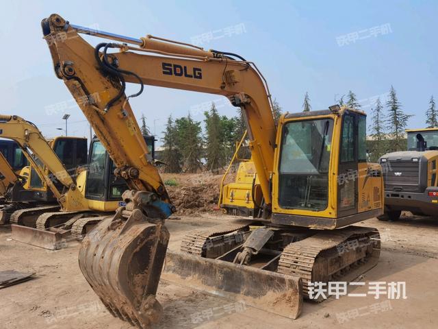 山东临工E680F挖掘机