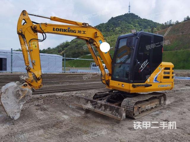 龙工CDM6060挖掘机