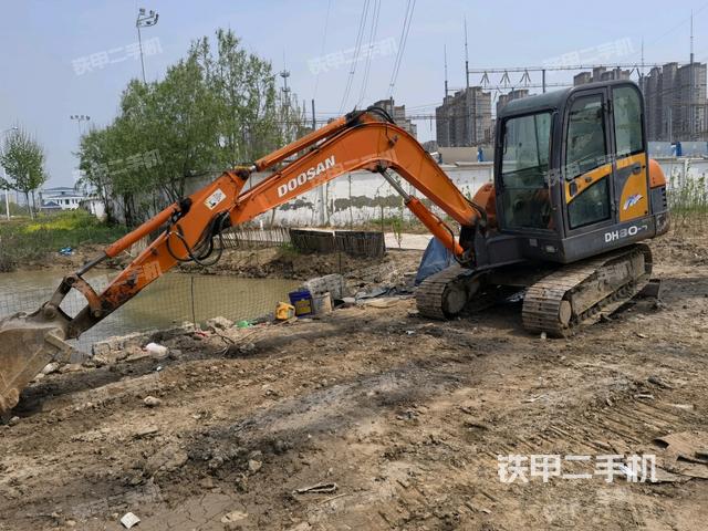 斗山DH60-7挖掘机