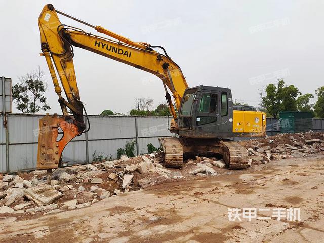 现代R215-7C挖掘机