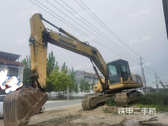 小松PC220-8挖掘机