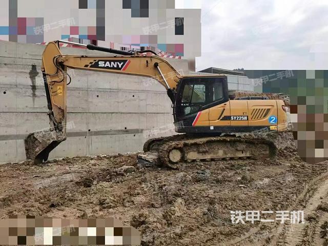三一重工SY215C挖掘机