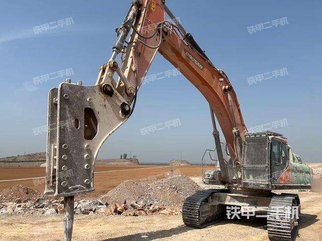 斗山DX520LC-9C挖掘机