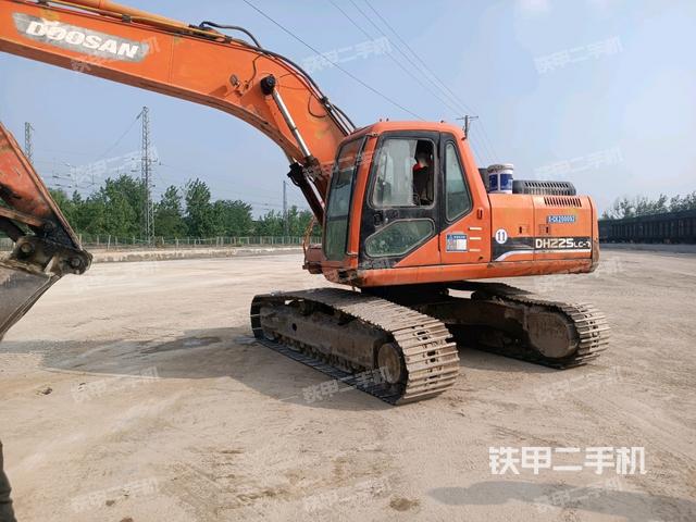 斗山DH225LC-7挖掘机