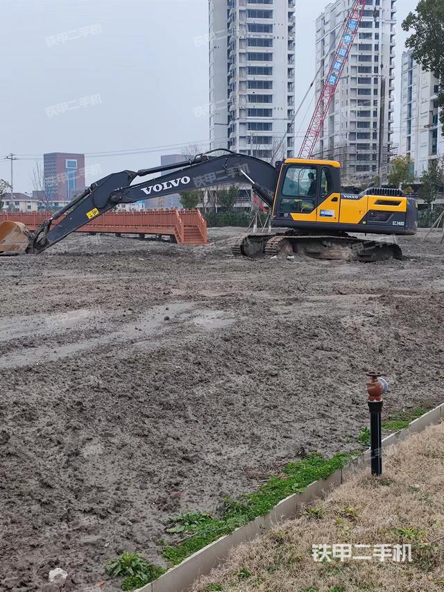 沃尔沃EC210D挖掘机
