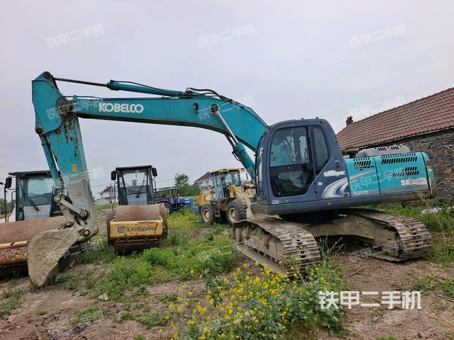 神钢SK200-8挖掘机