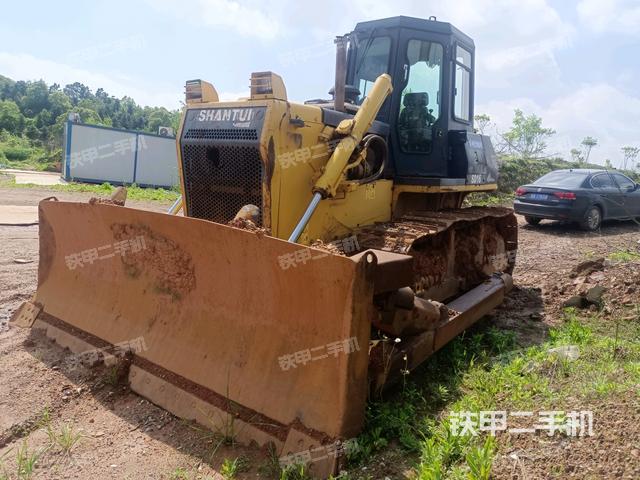 山推SD16标准型推土机